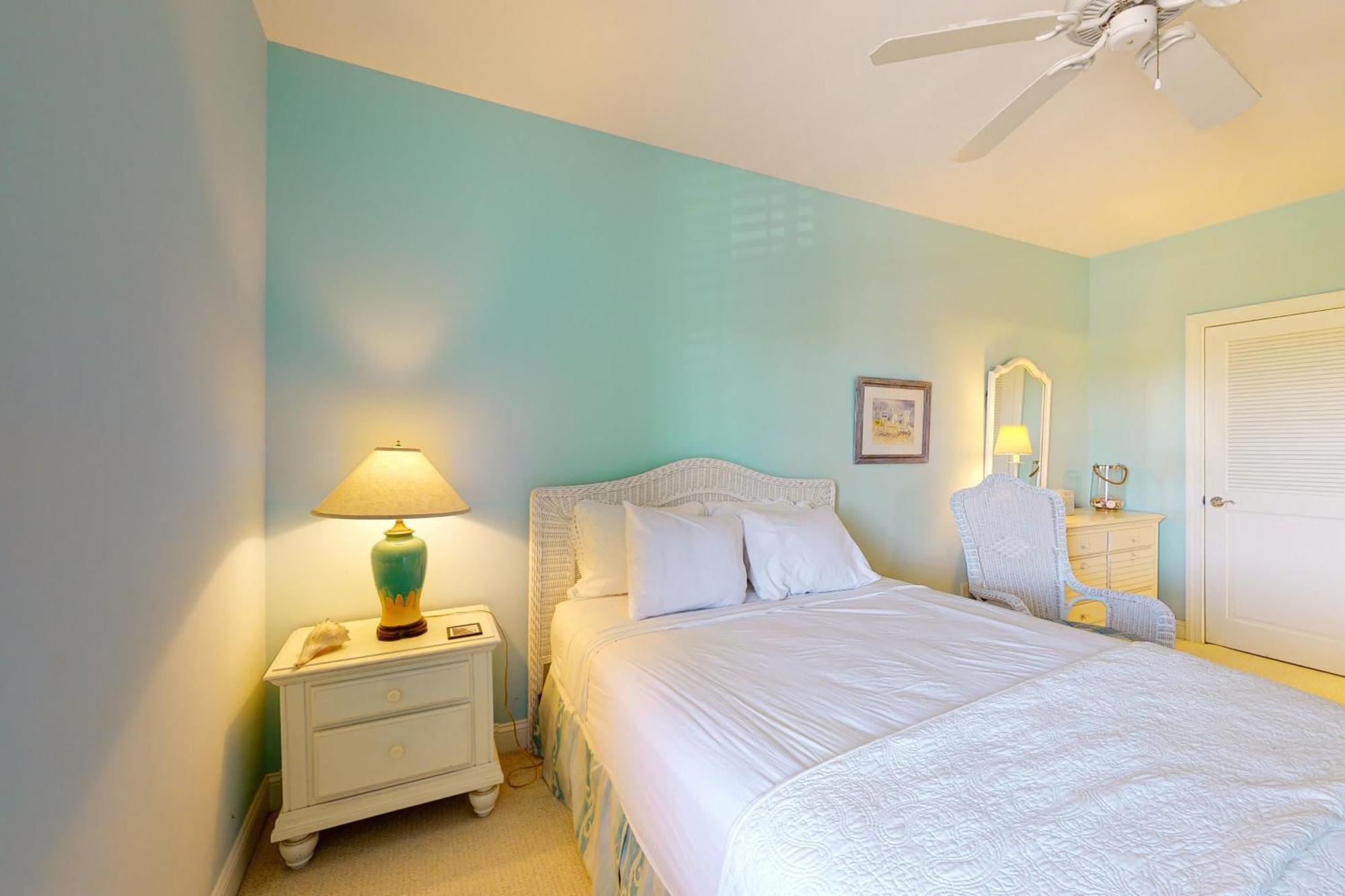 Shutters Villa Pine Knoll Shores Room photo